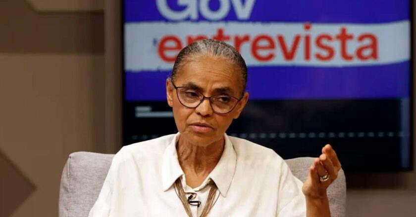 Marina Silva reconhece contradição entre continuar com exploração de petróleo e diminuir uso de combustíveis fósseis