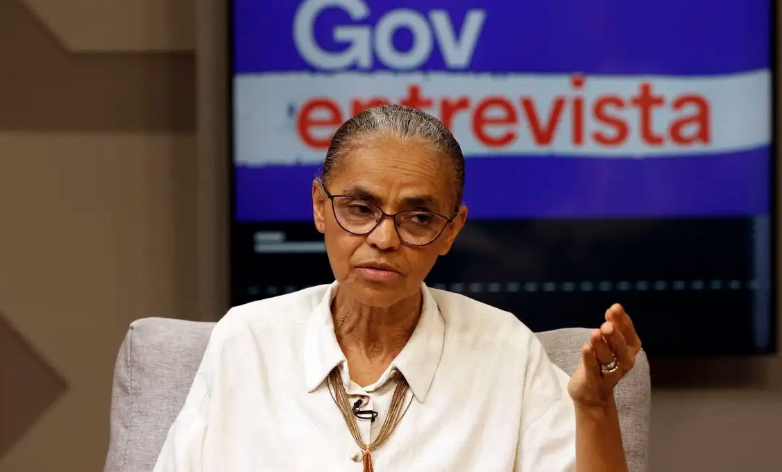 Marina Silva reconhece contradição entre continuar com exploração de petróleo e diminuir uso de combustíveis fósseis