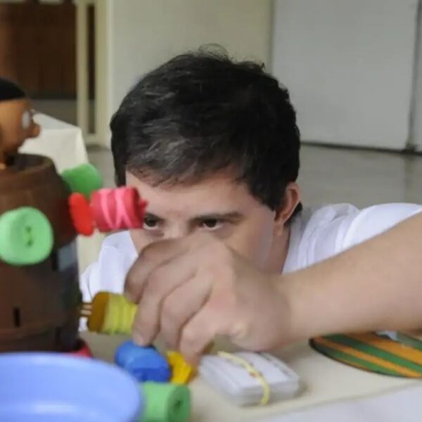 Projeto de Lei propõe troca do termo “Síndrome de Down” por “Trissomia do Cromossomo 21” em documentos e leis