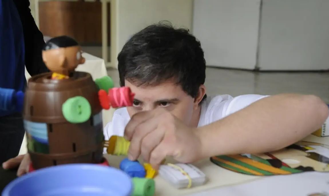 Projeto de Lei propõe troca do termo “Síndrome de Down” por “Trissomia do Cromossomo 21” em documentos e leis